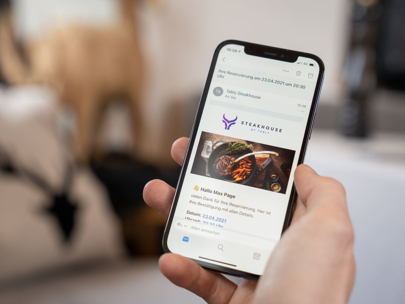 Reservierungsbestätigung von Tably auf dem Smartphone